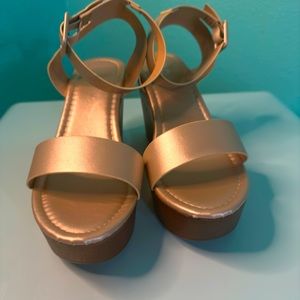 Gold wedges, size 7.5 NIB